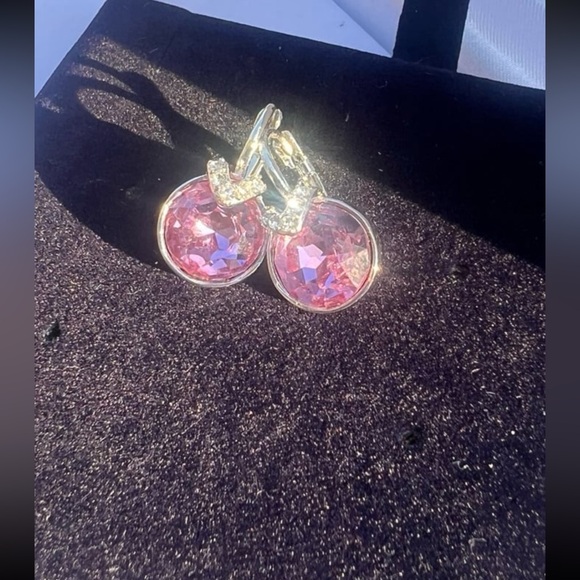 Rhodium finish Bella medium size violet purple Austrian crystal earrings - Picture 1 of 12